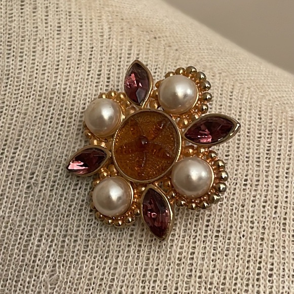 Vintage Floral Like Design Brooch with Pearl & Rhinestone Accents - Picture 10 of 15